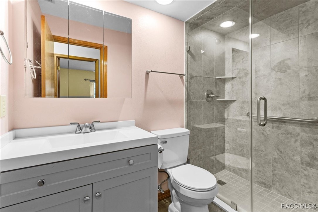 1446 E Saint James Loop