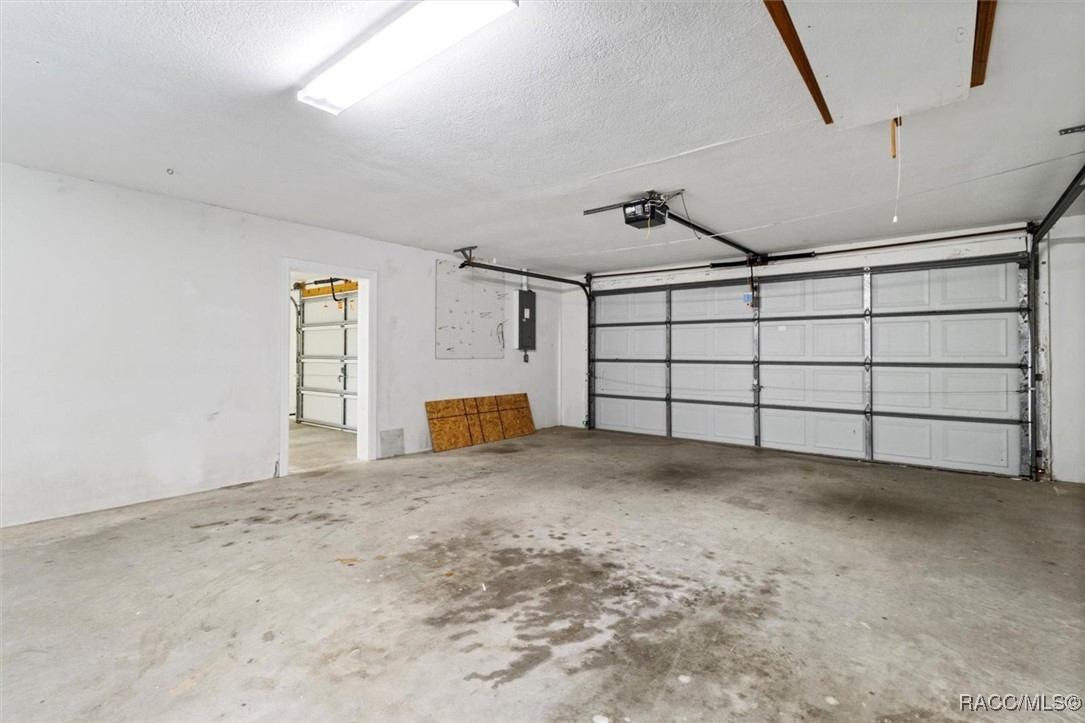 1446 E Saint James Loop