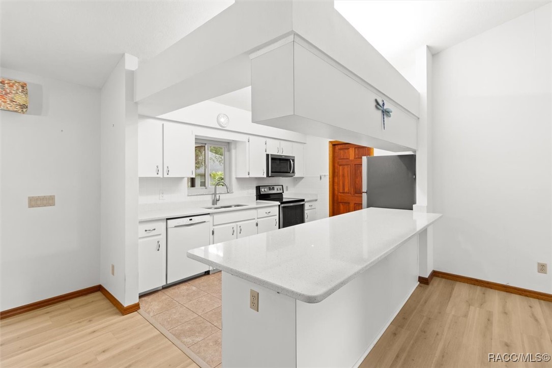 1446 E Saint James Loop