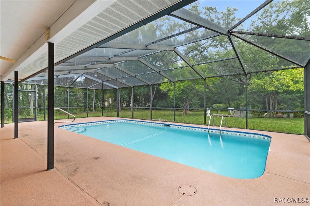 1446 E Saint James Loop