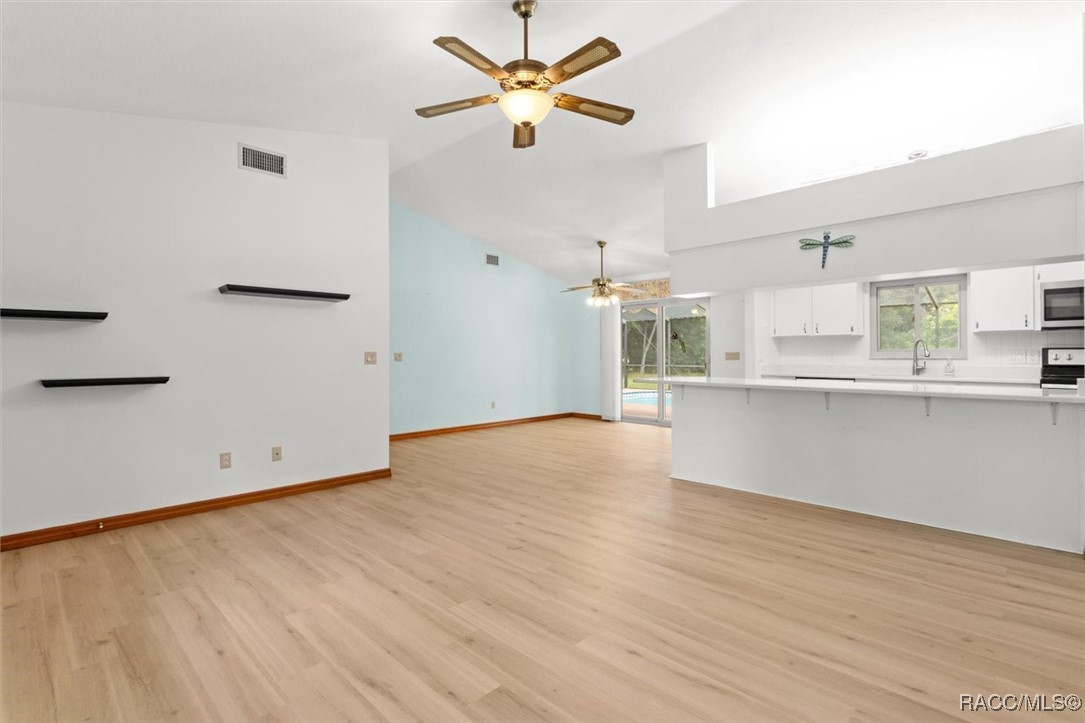 1446 E Saint James Loop