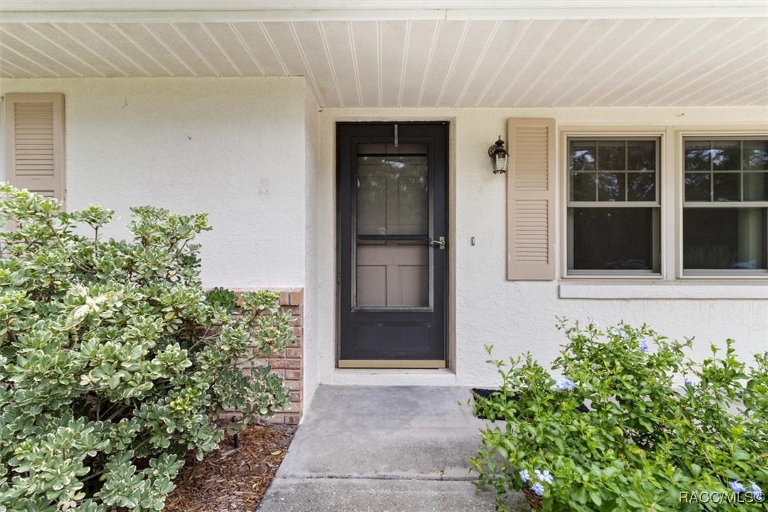 1446 E Saint James Loop