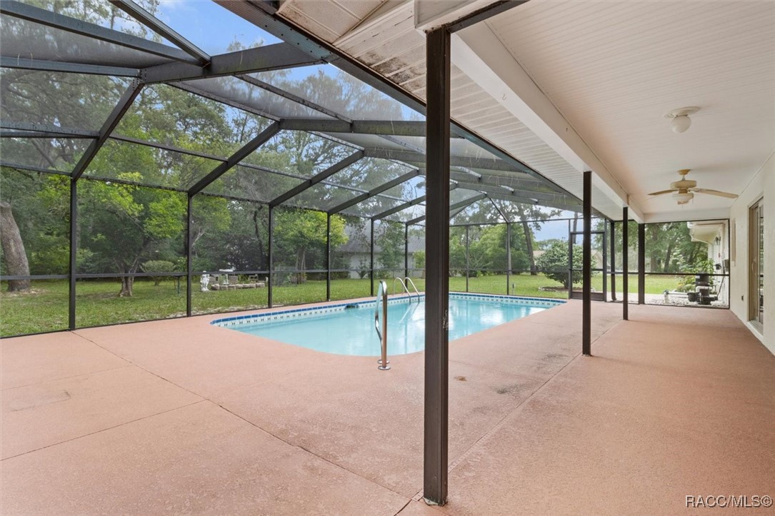1446 E Saint James Loop