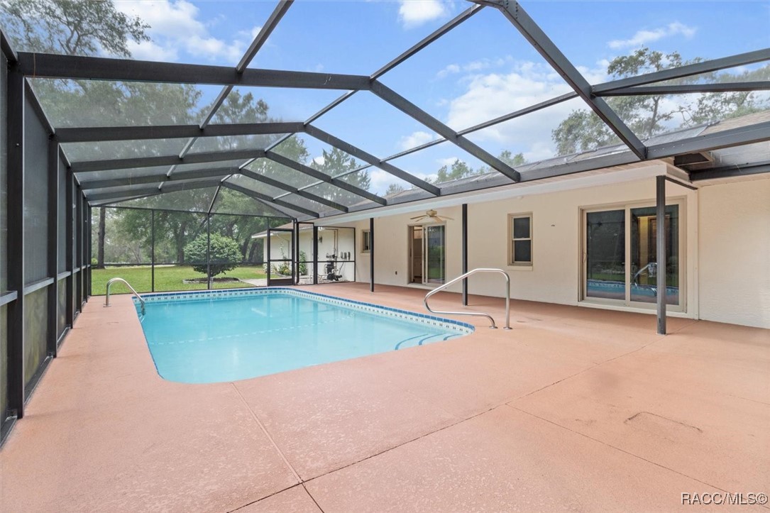 1446 E Saint James Loop