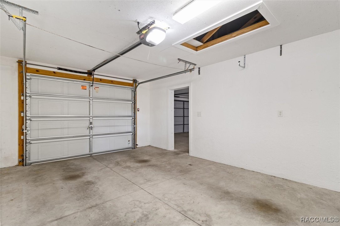 1446 E Saint James Loop