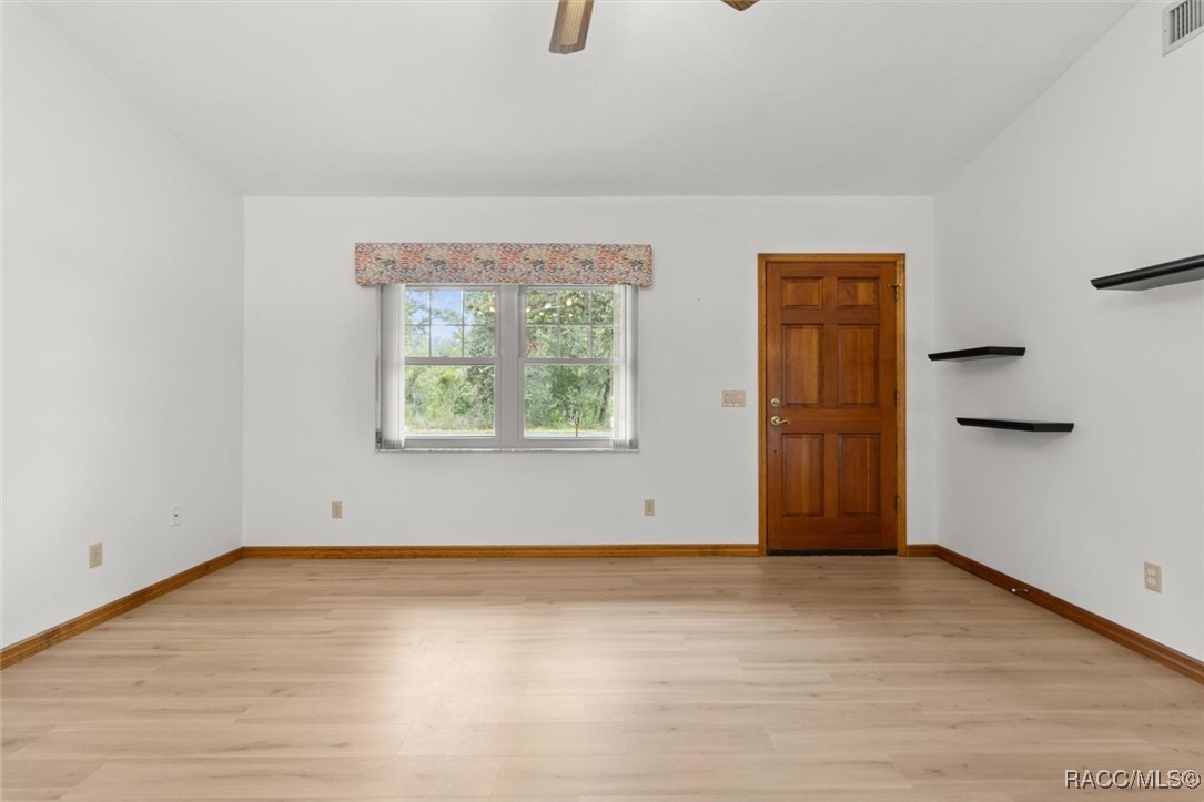 1446 E Saint James Loop