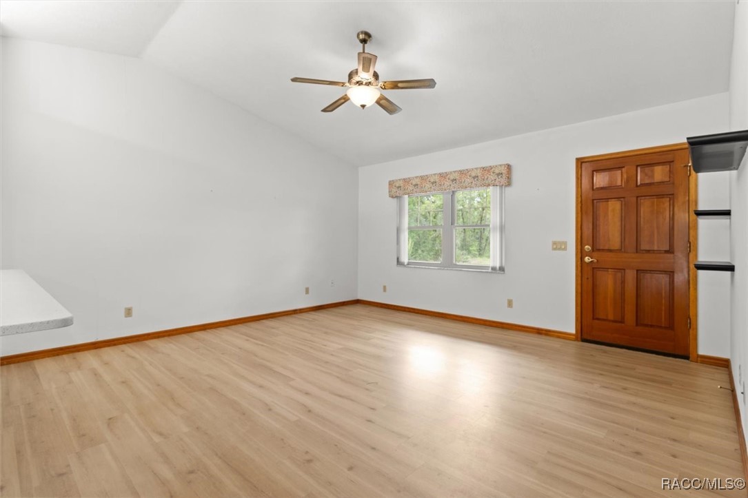 1446 E Saint James Loop
