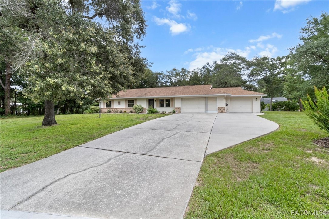1446 E Saint James Loop