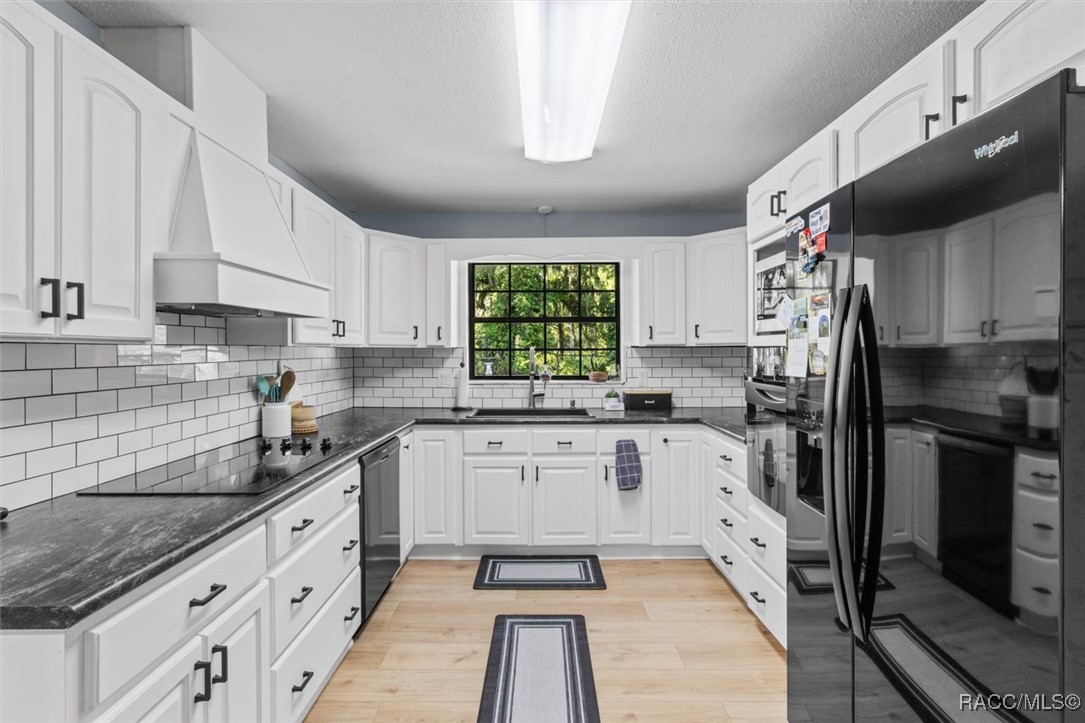 18 Palm Circle Drive