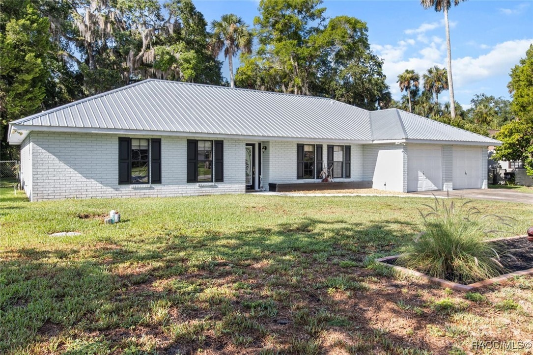 18 Palm Circle Drive