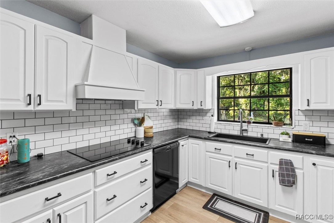 18 Palm Circle Drive