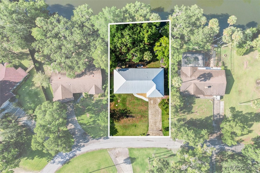 18 Palm Circle Drive