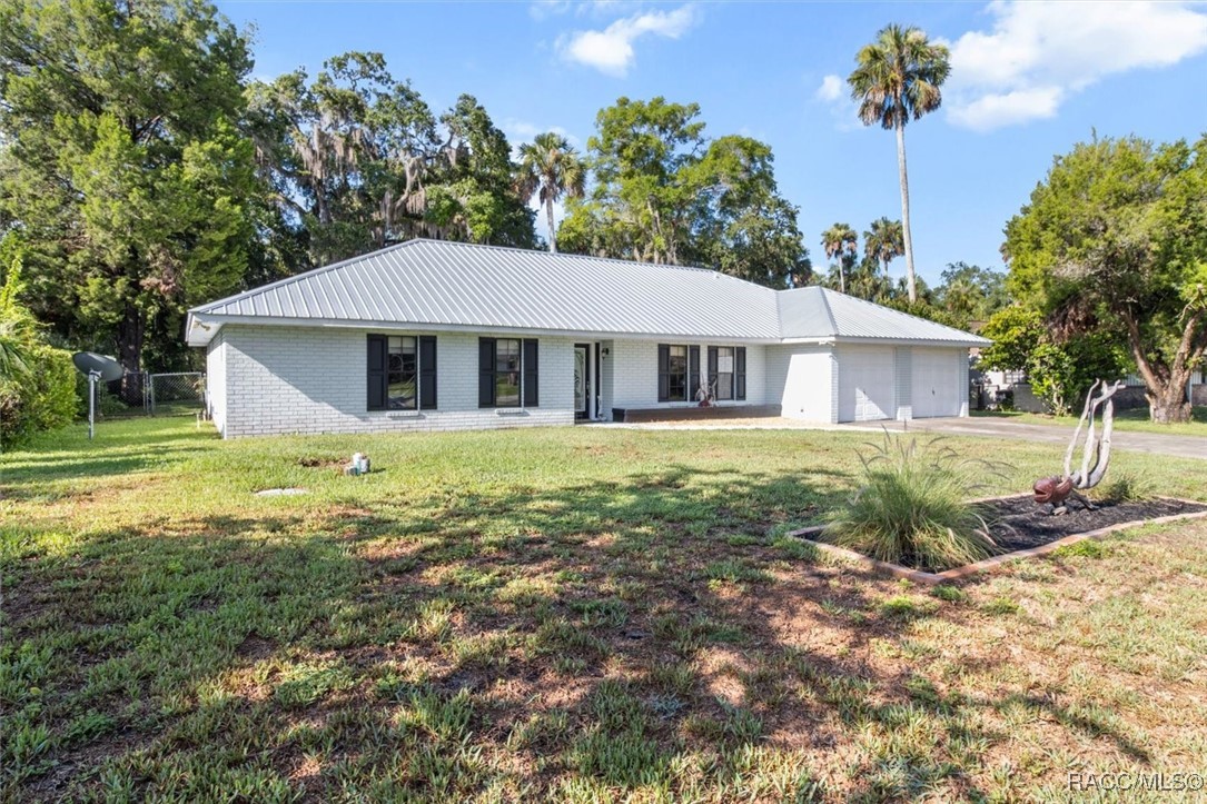 18 Palm Circle Drive