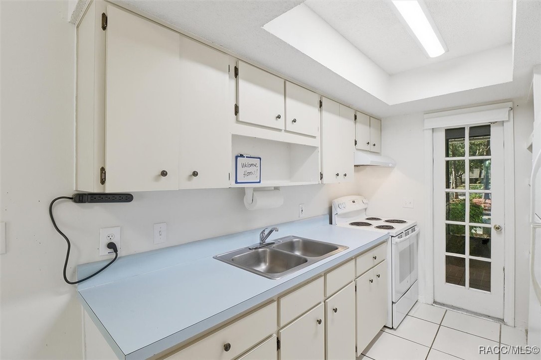 537 Cherry laurel