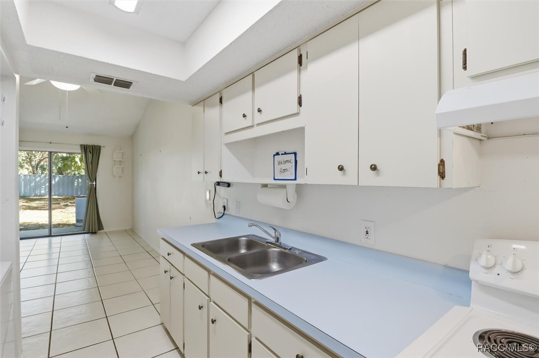 537 Cherry laurel
