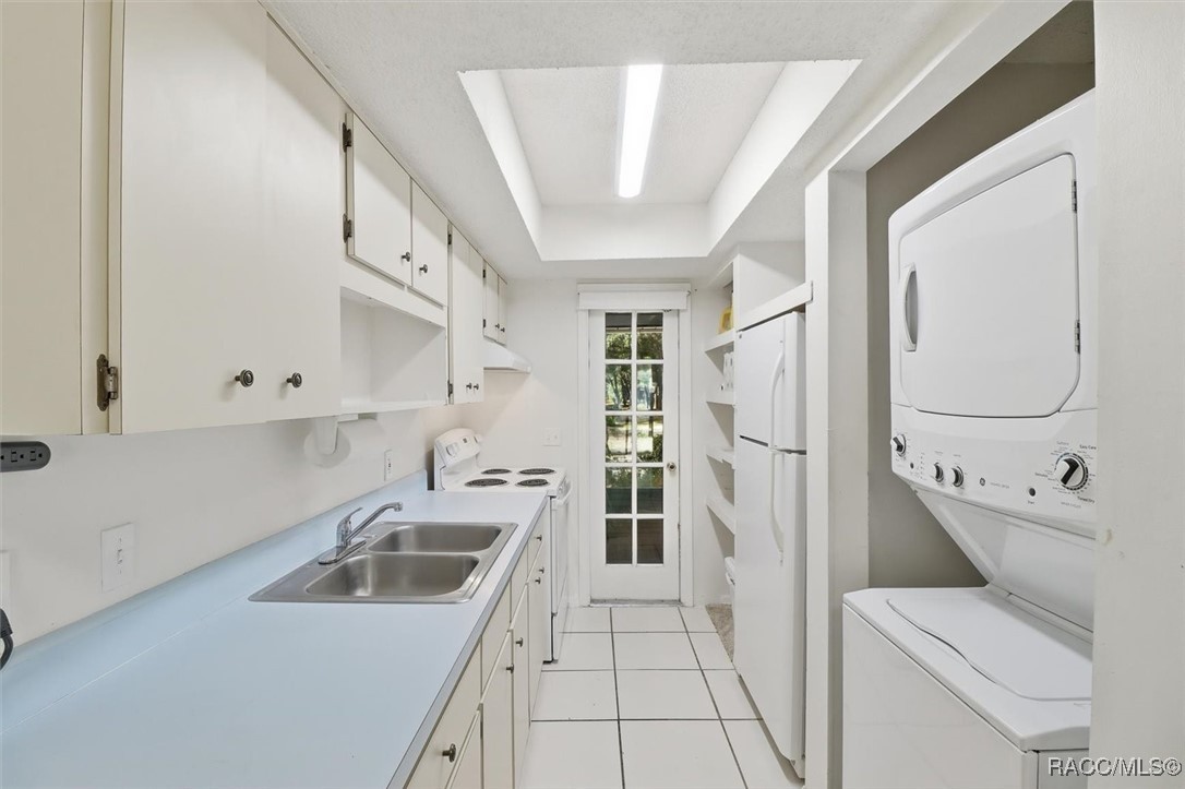 537 Cherry laurel