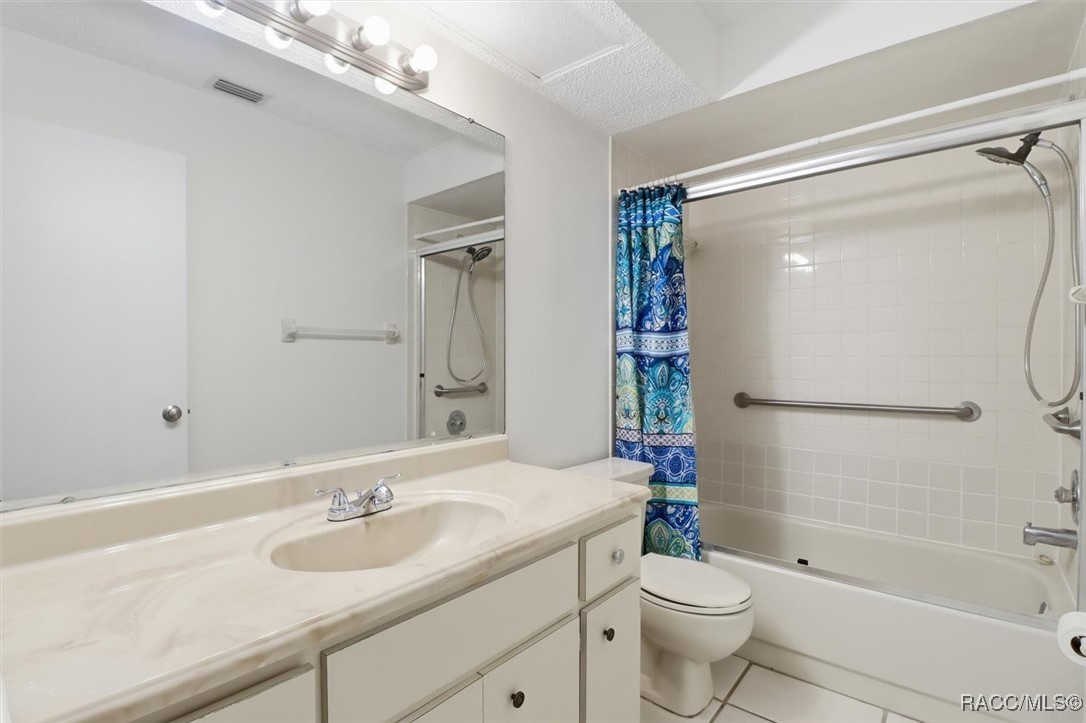537 Cherry laurel