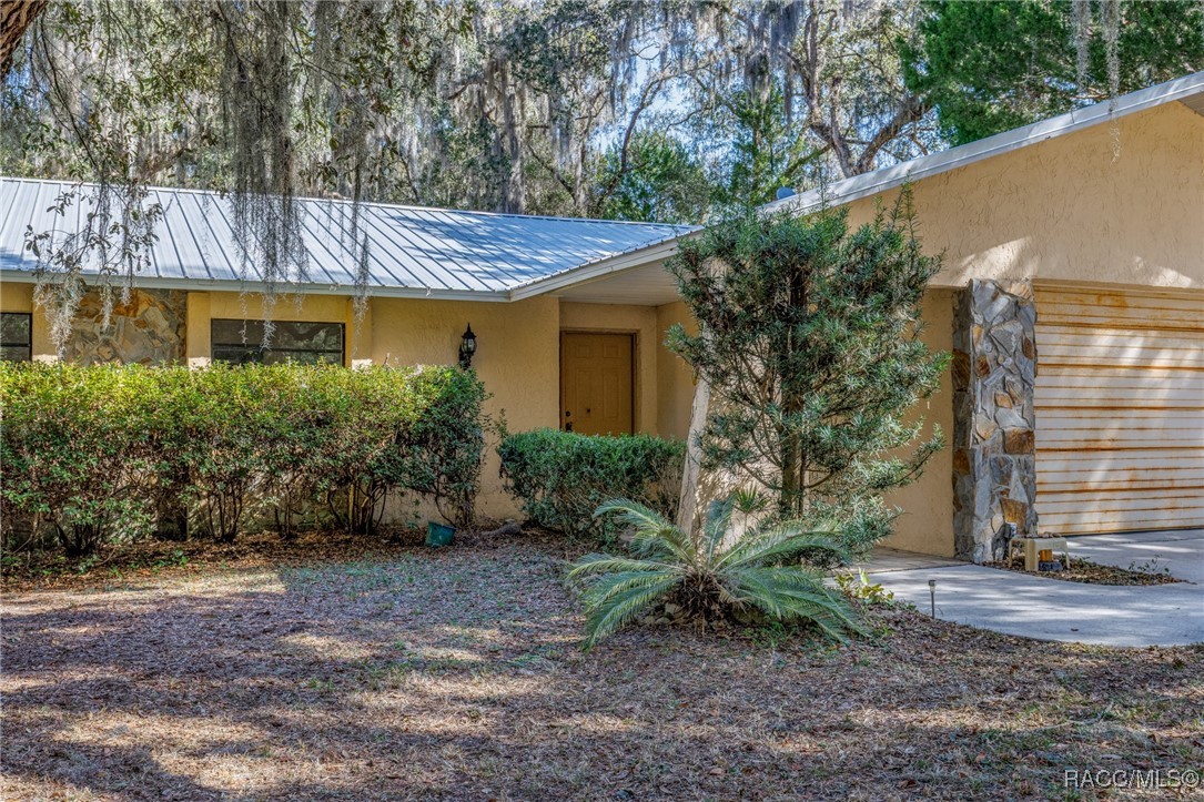 5911 N Brookgreen Drive