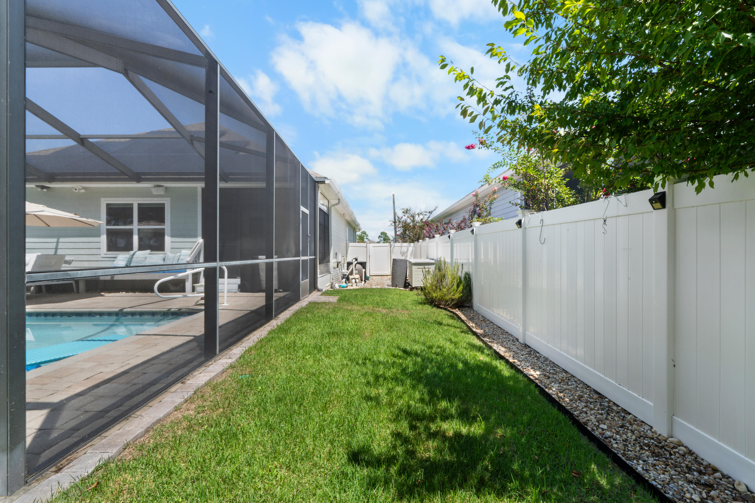 574 Las Roblas Grande Drive