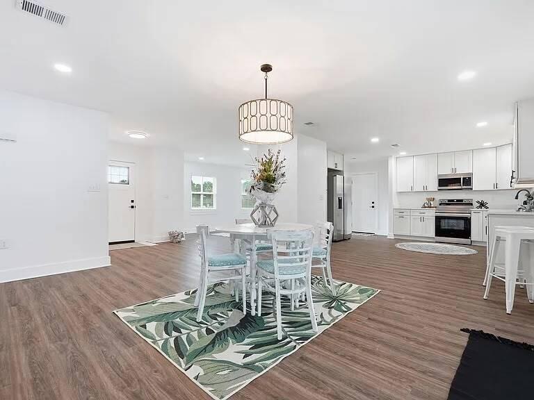 251 NW Briarwood Circle