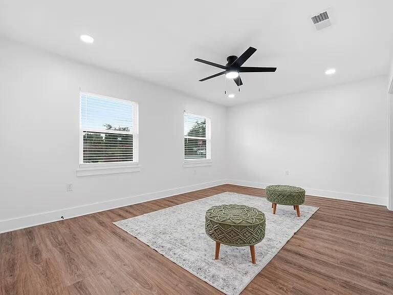 251 NW Briarwood Circle