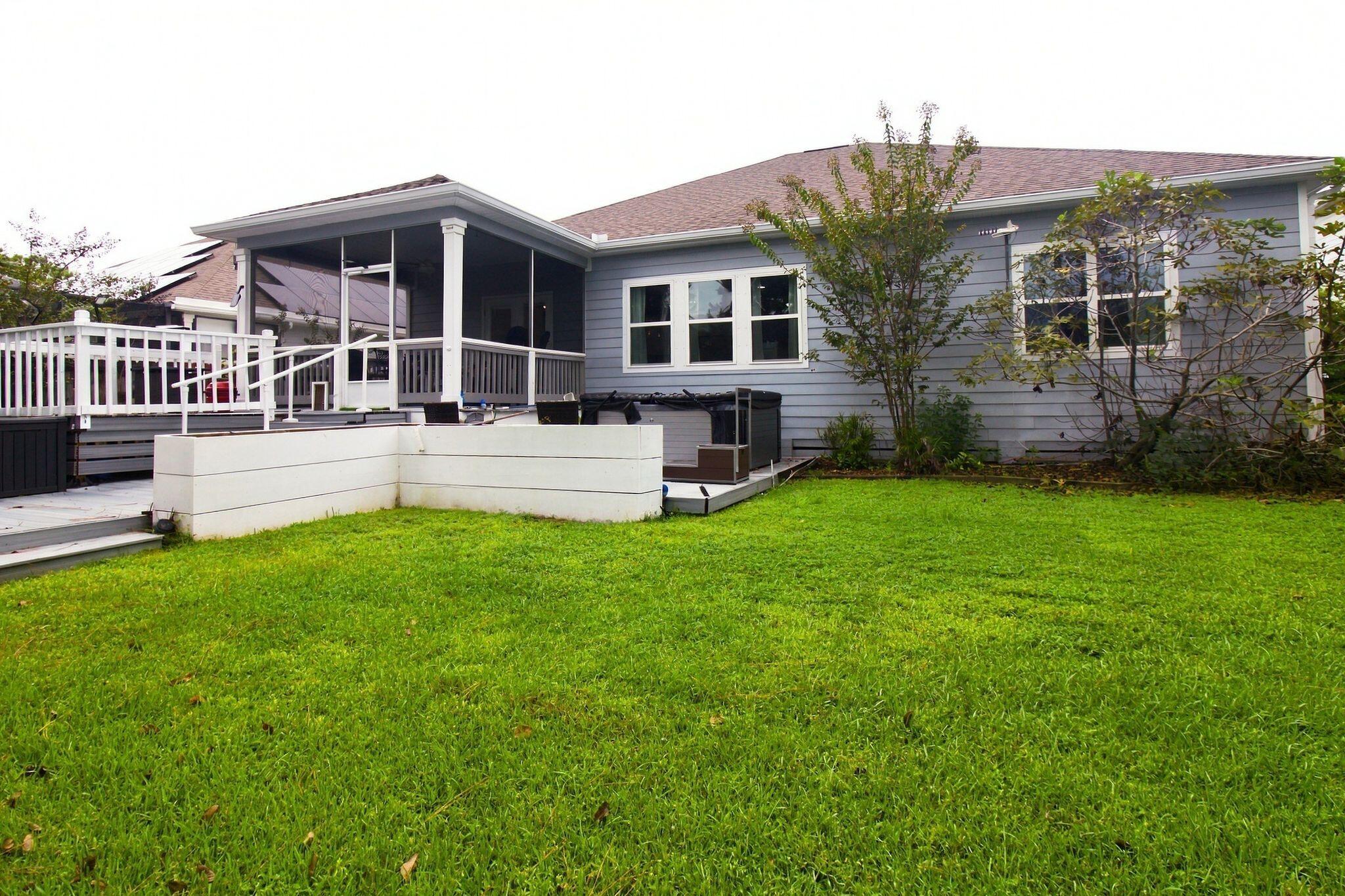 590 Las Roblas Grande Drive