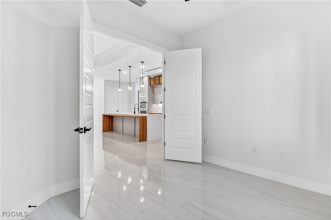 1824 SW 49th TER