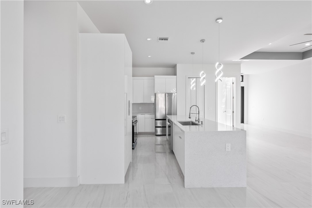 2557 SW 27th PL