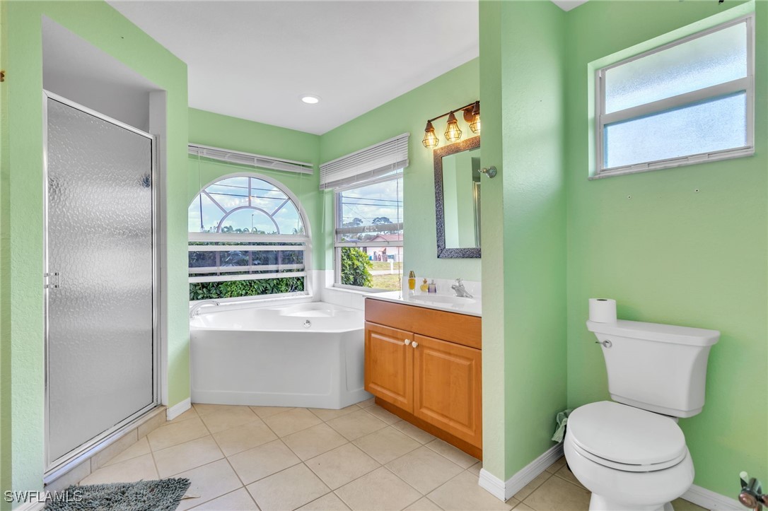 1943 SW 8th CT
