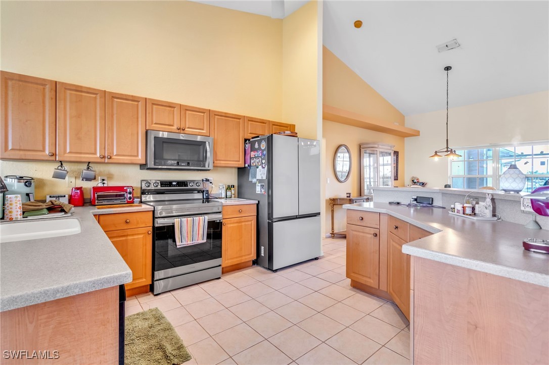 1943 SW 8th CT