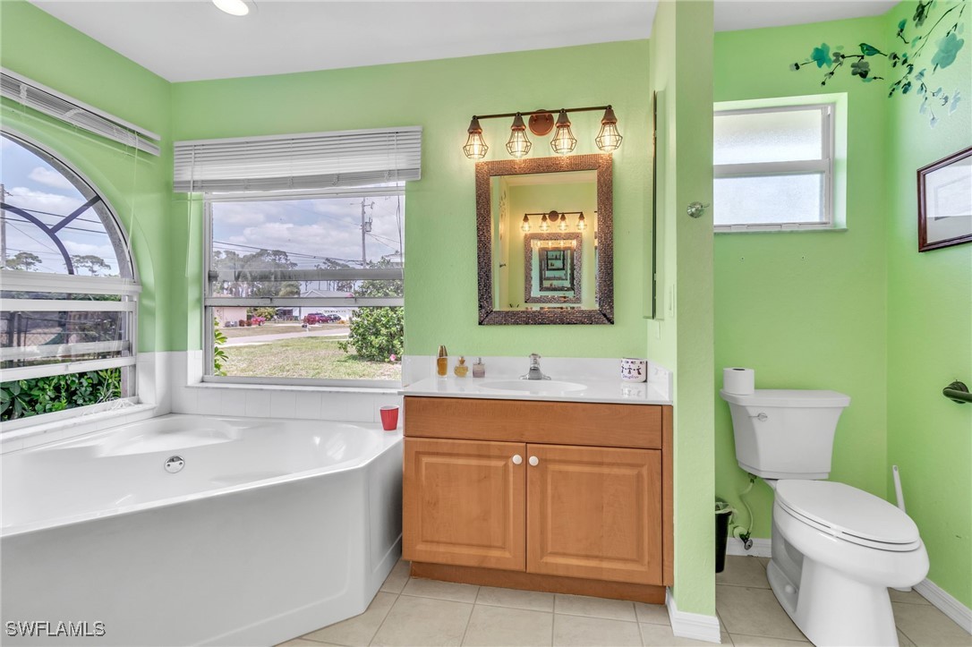 1943 SW 8th CT