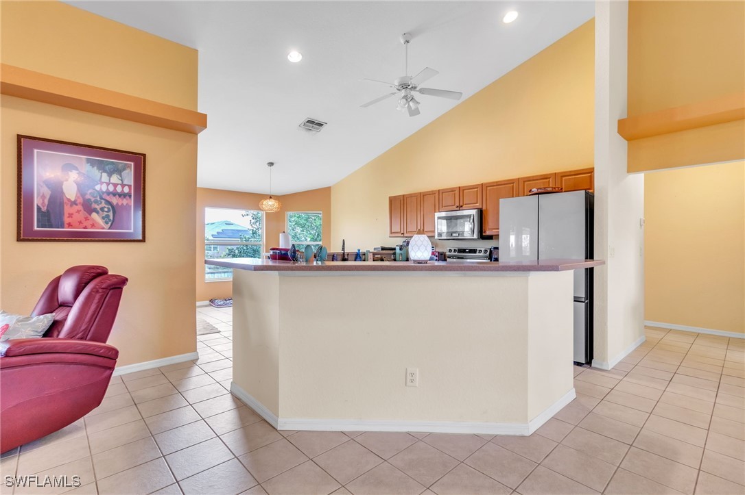 1943 SW 8th CT