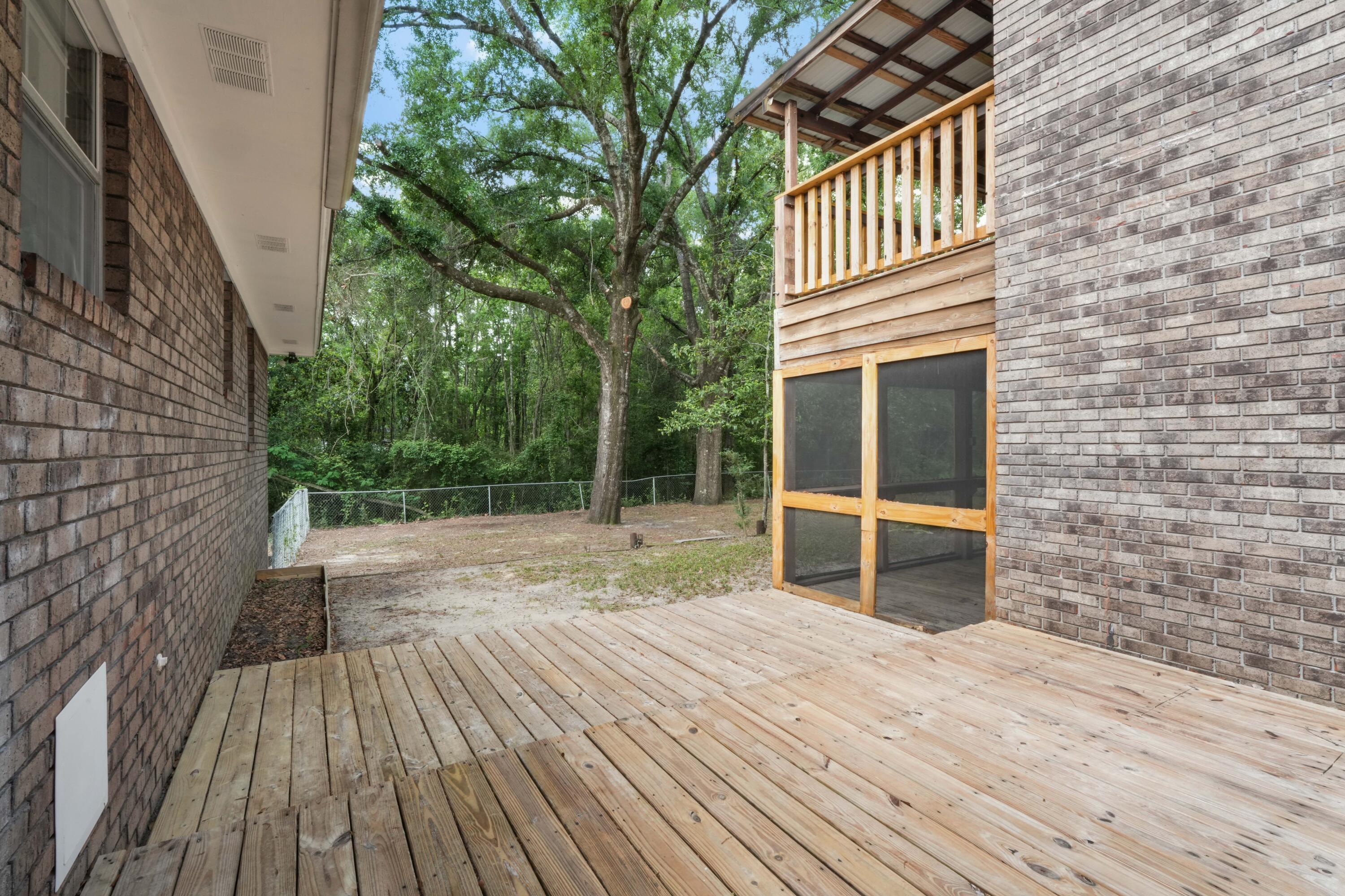 255 Brackin Street