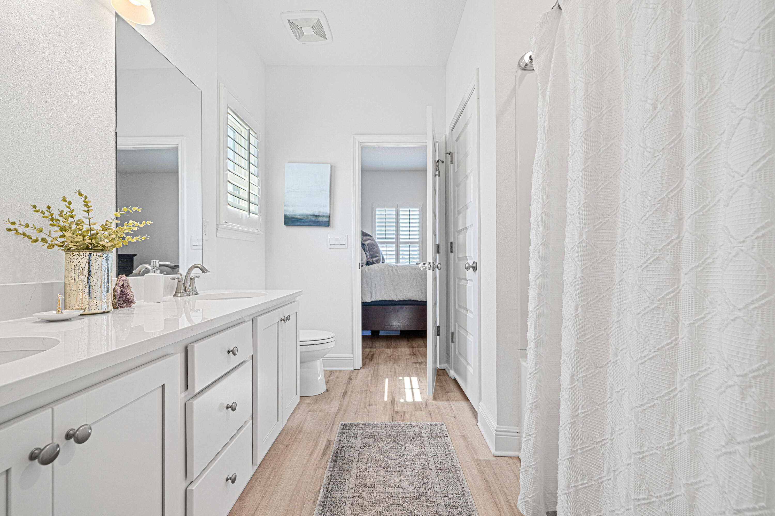 599 Las Roblas Grande Drive