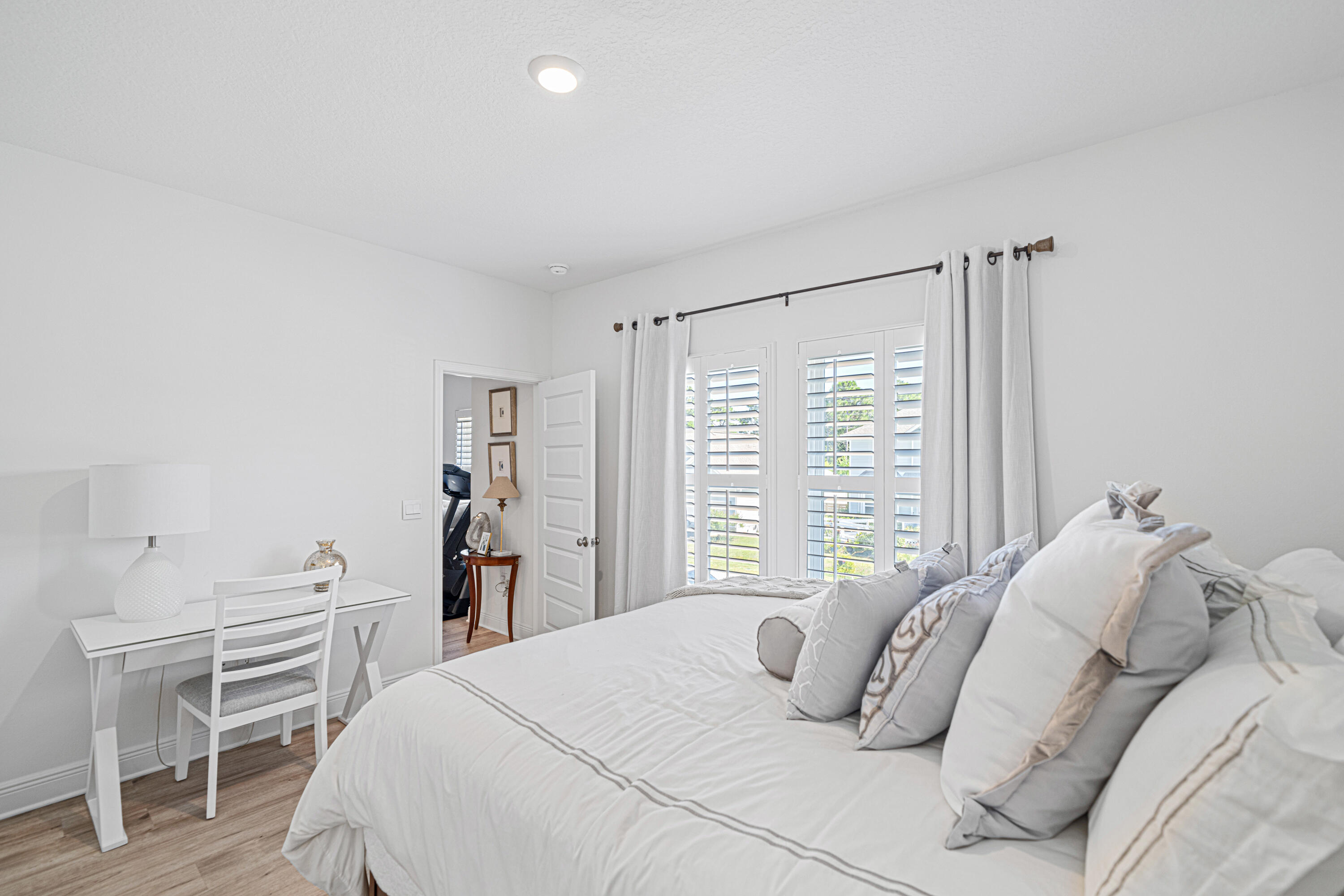 599 Las Roblas Grande Drive