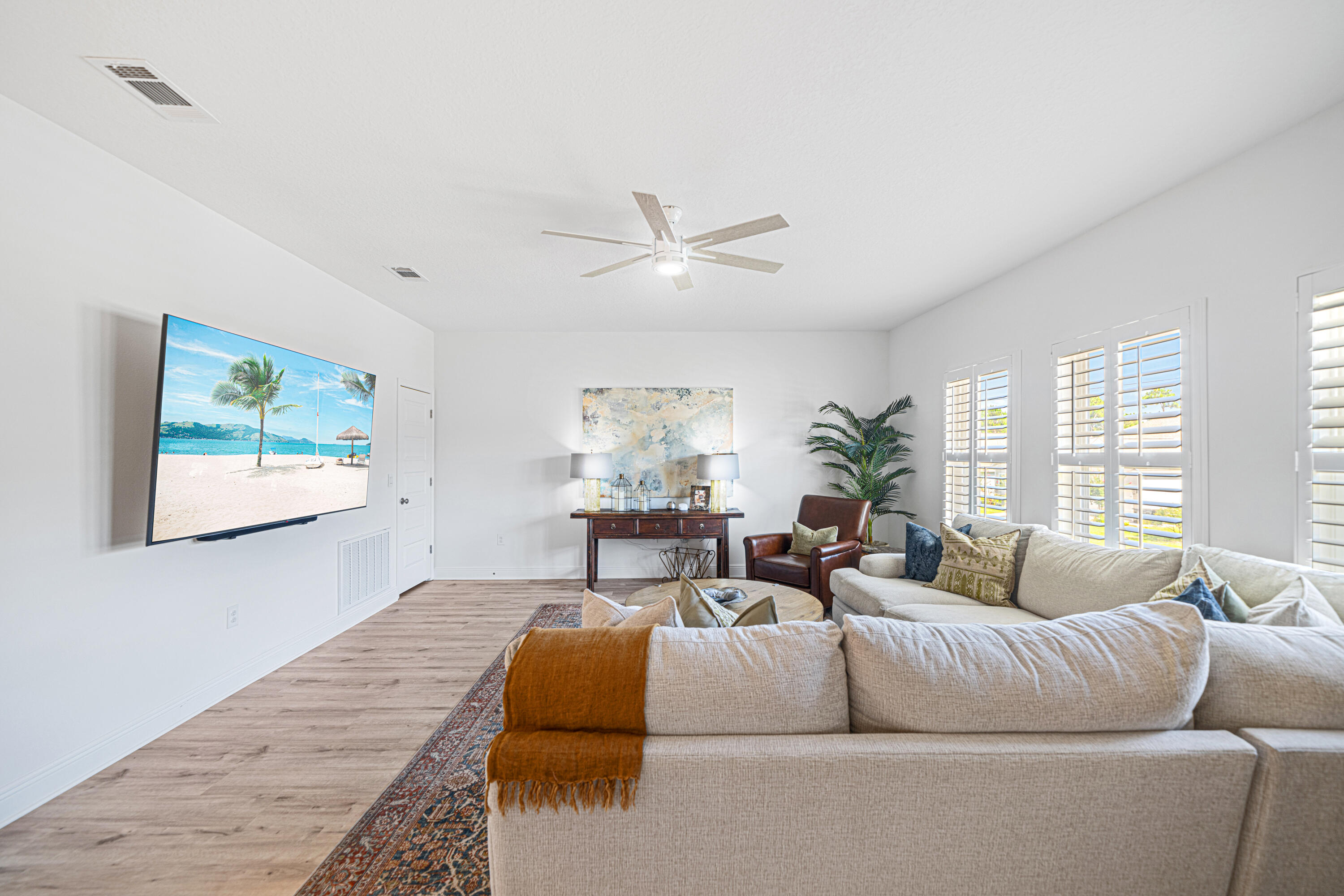 599 Las Roblas Grande Drive