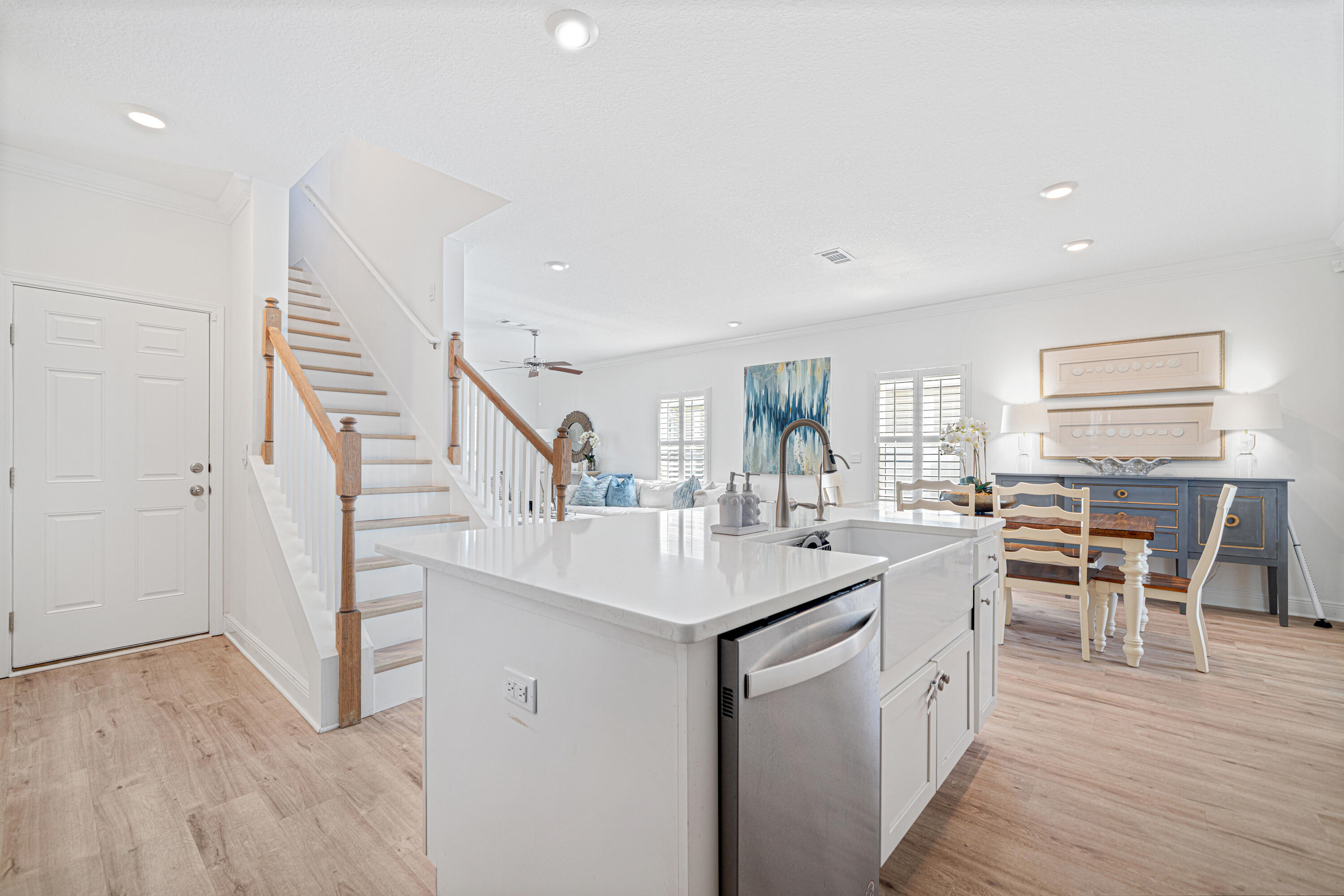 599 Las Roblas Grande Drive