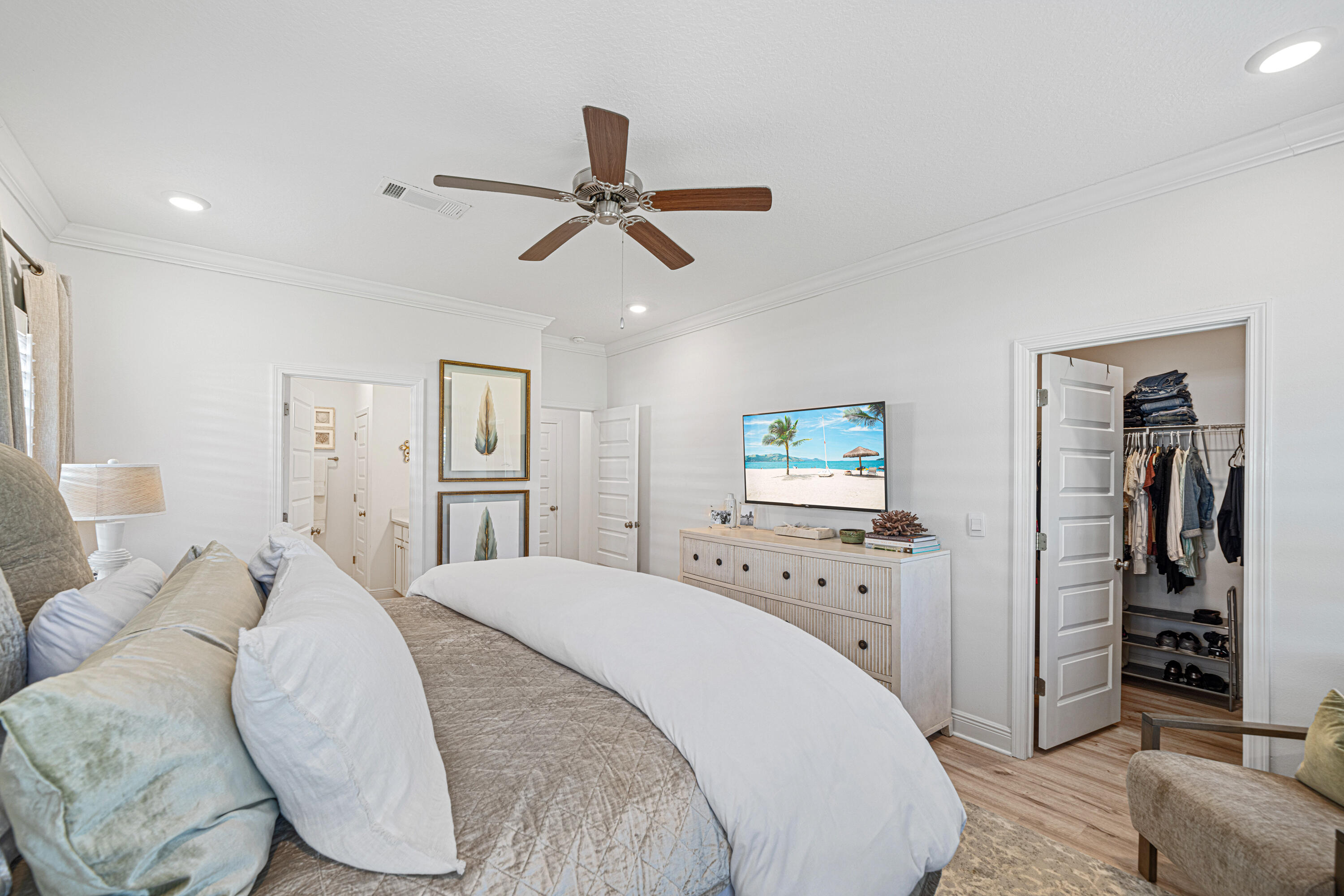 599 Las Roblas Grande Drive