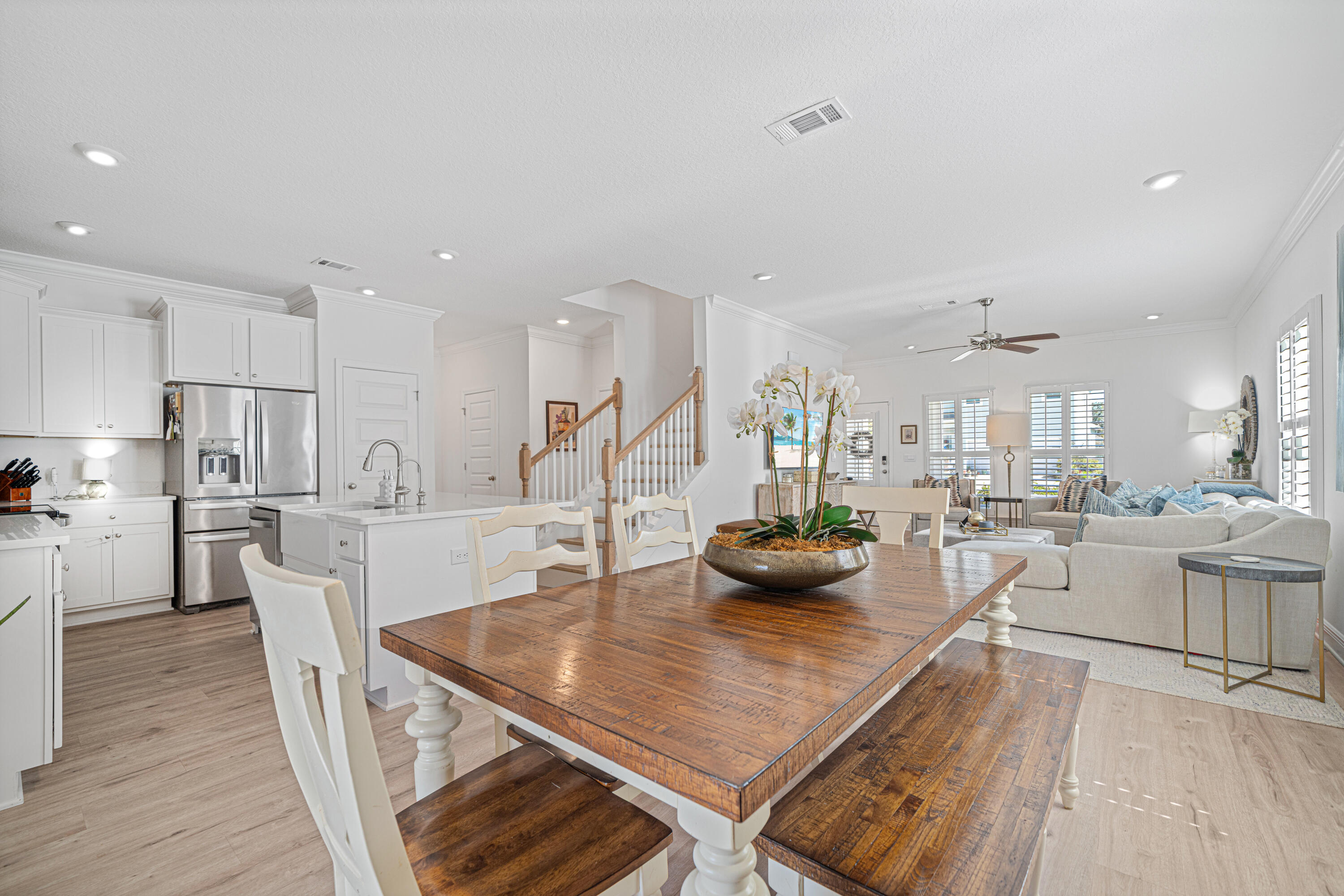 599 Las Roblas Grande Drive