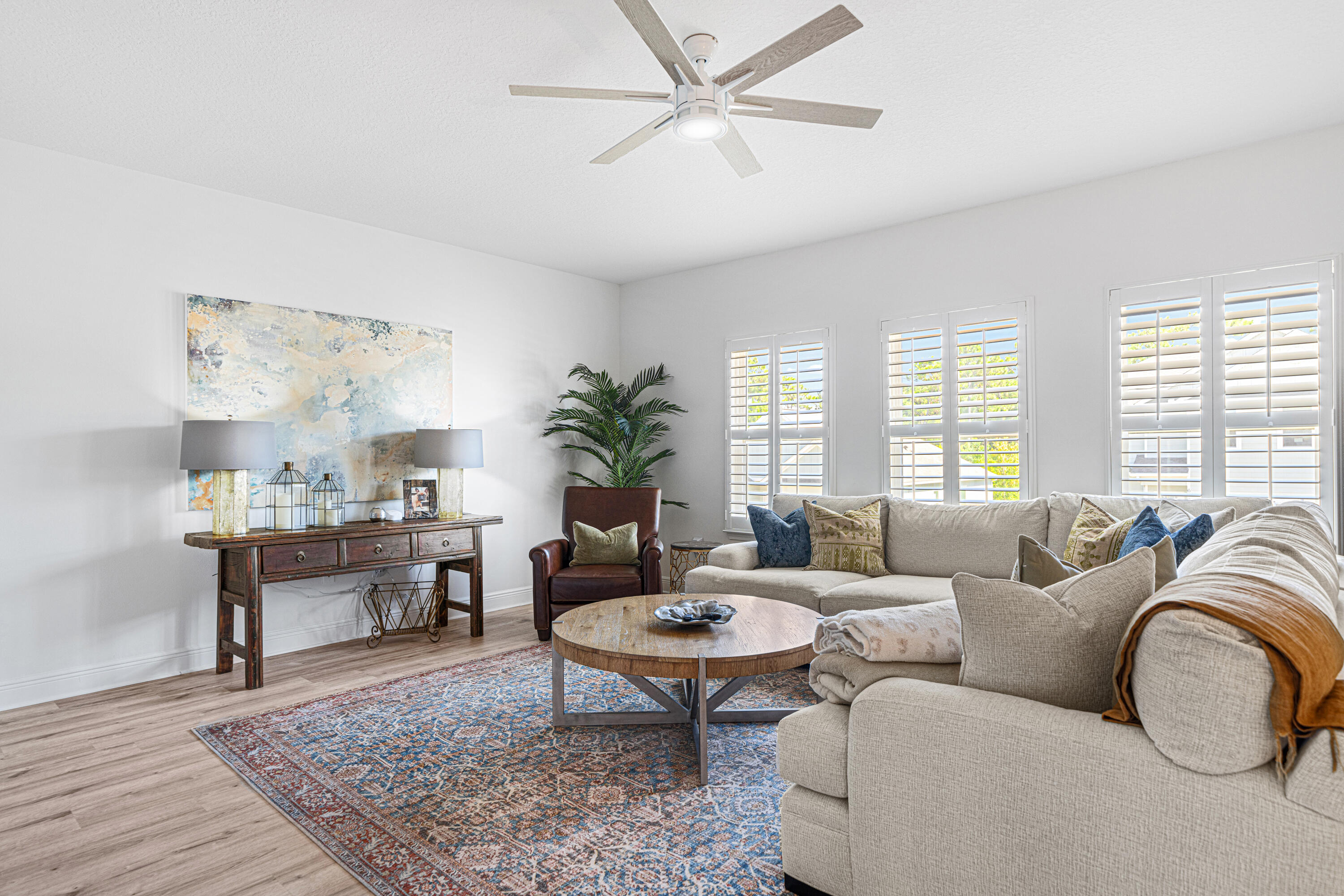 599 Las Roblas Grande Drive