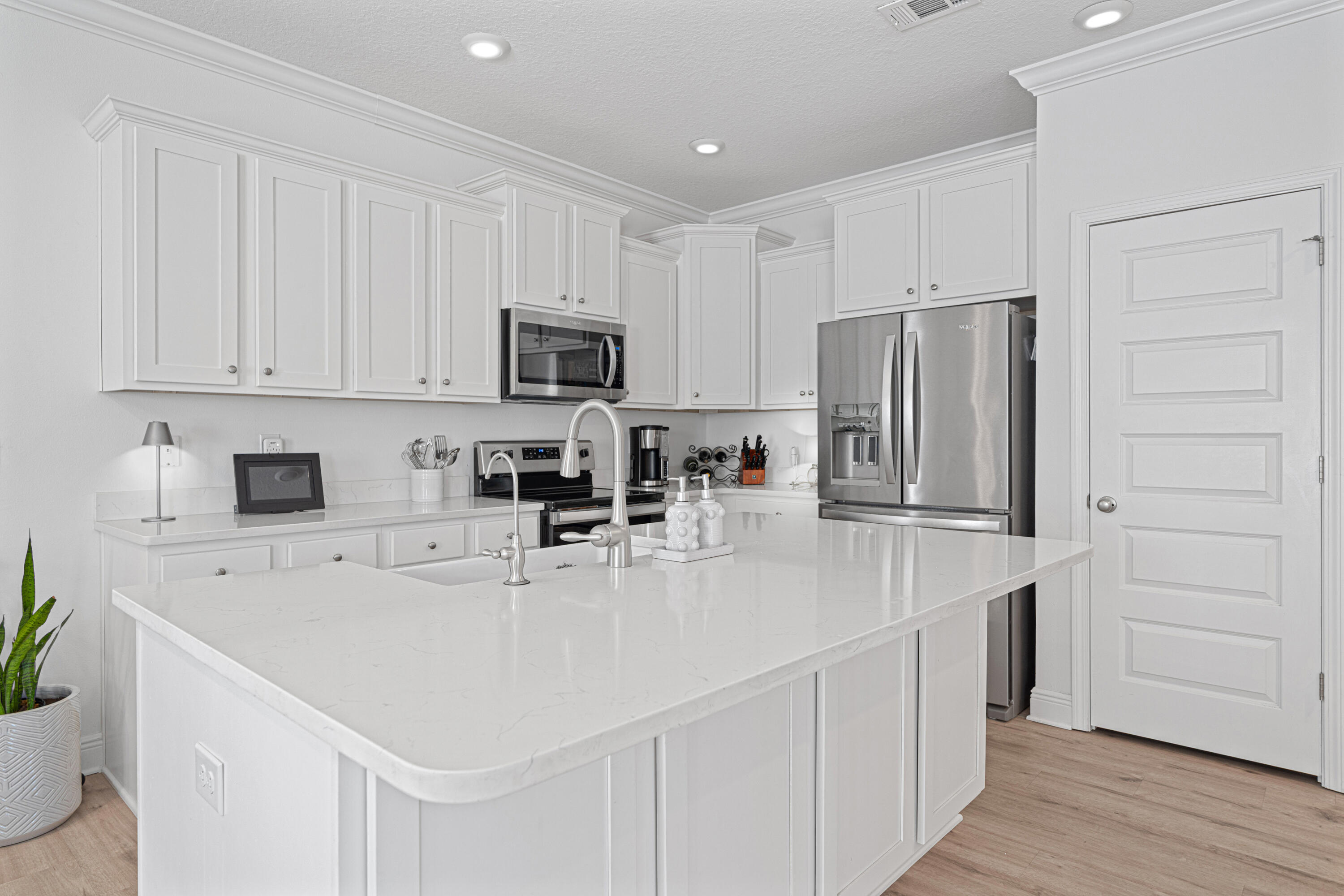 599 Las Roblas Grande Drive