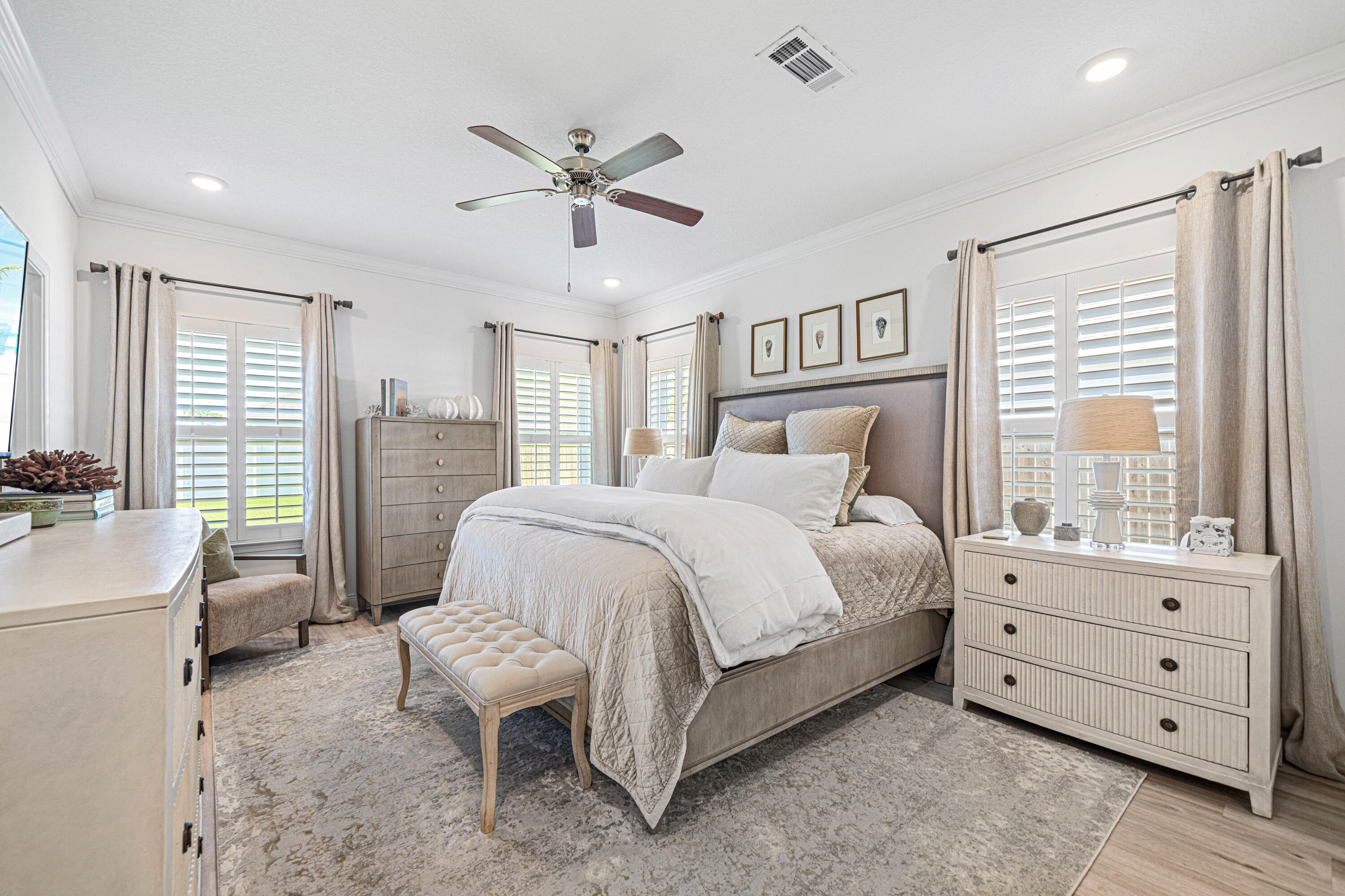 599 Las Roblas Grande Drive