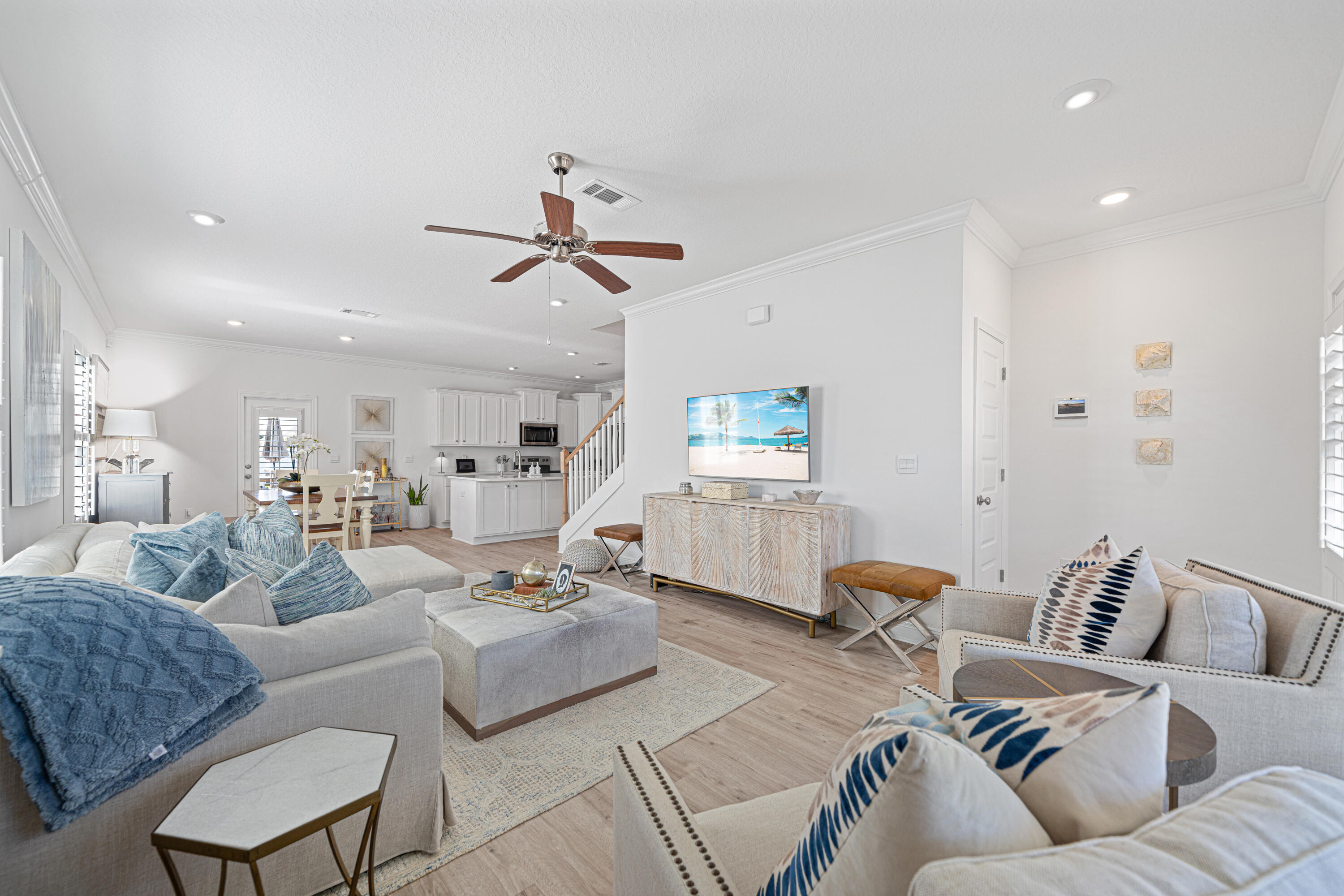 599 Las Roblas Grande Drive