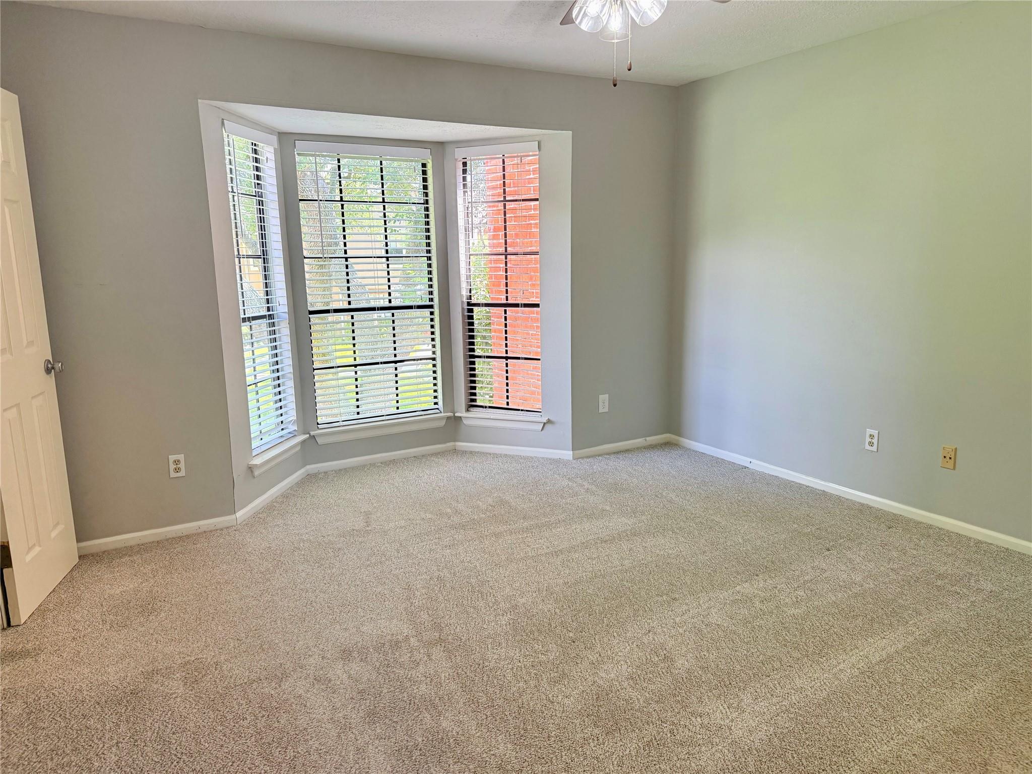 17289 Saturn Lane
