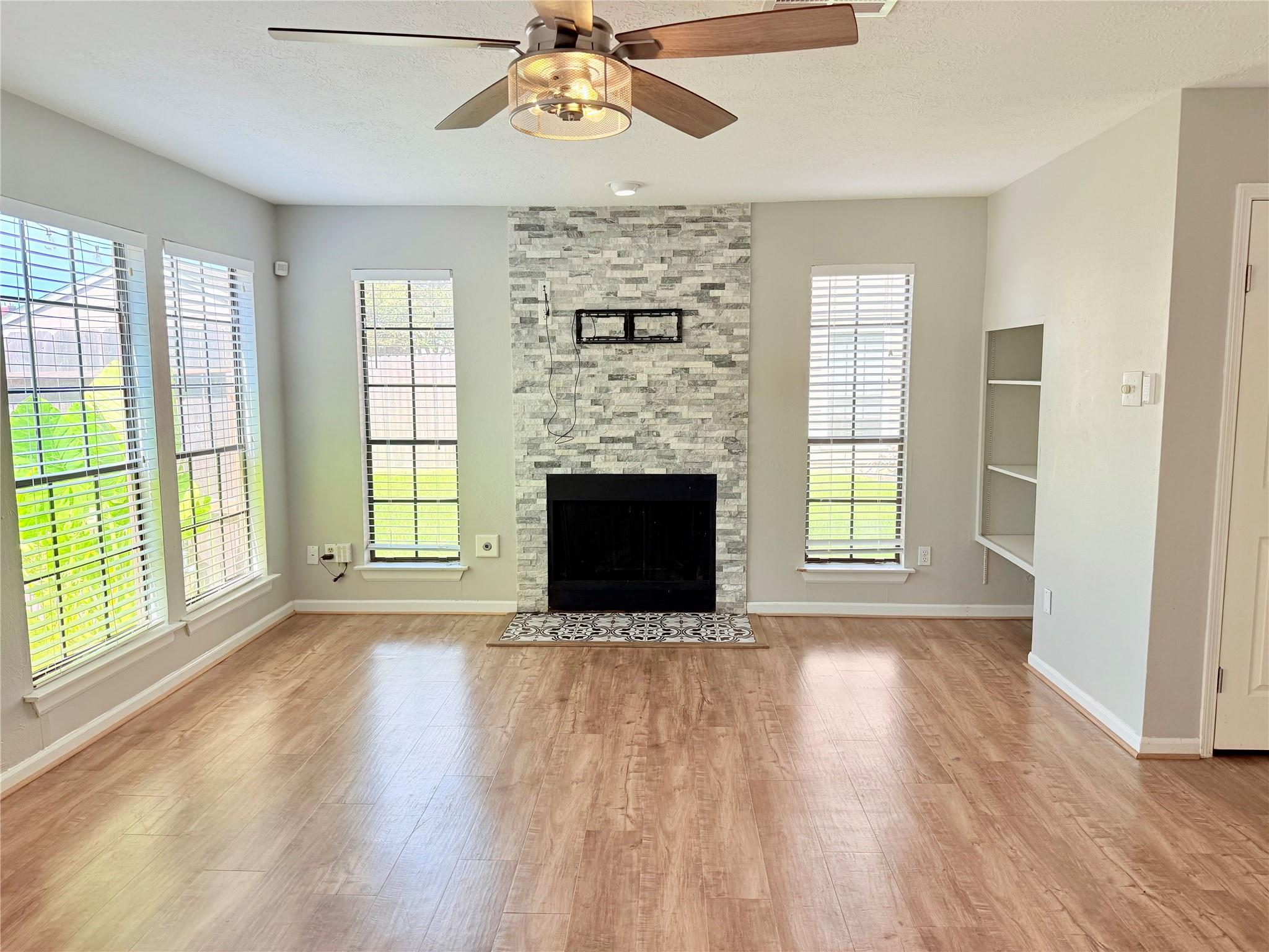 17289 Saturn Lane
