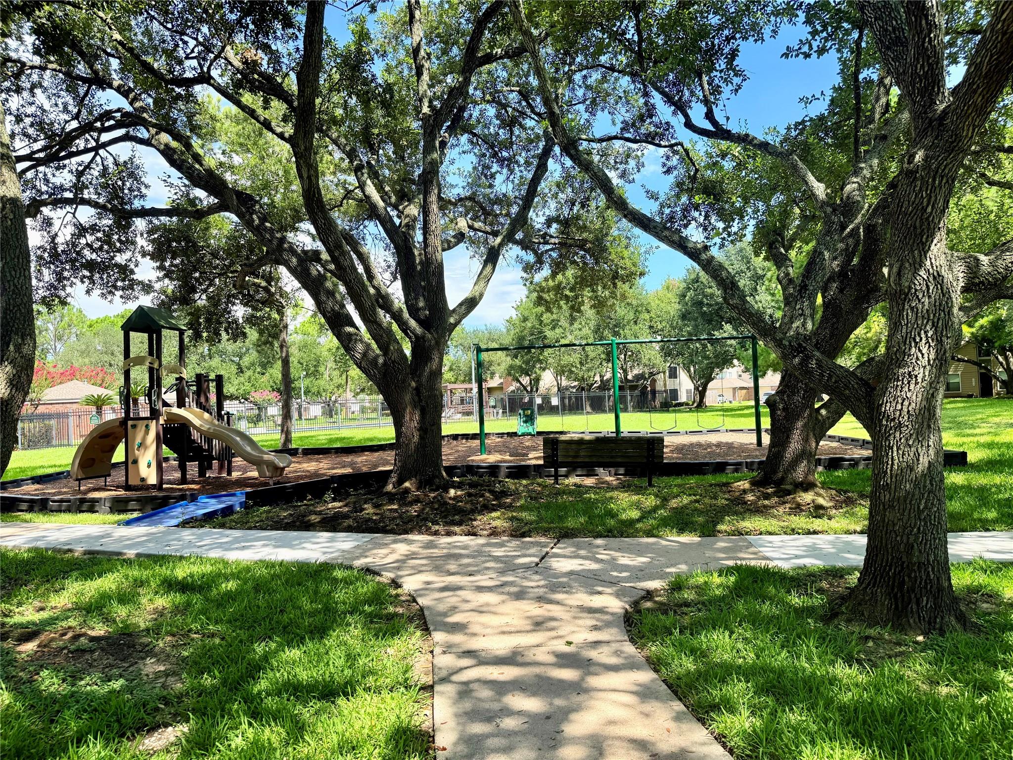 17289 Saturn Lane