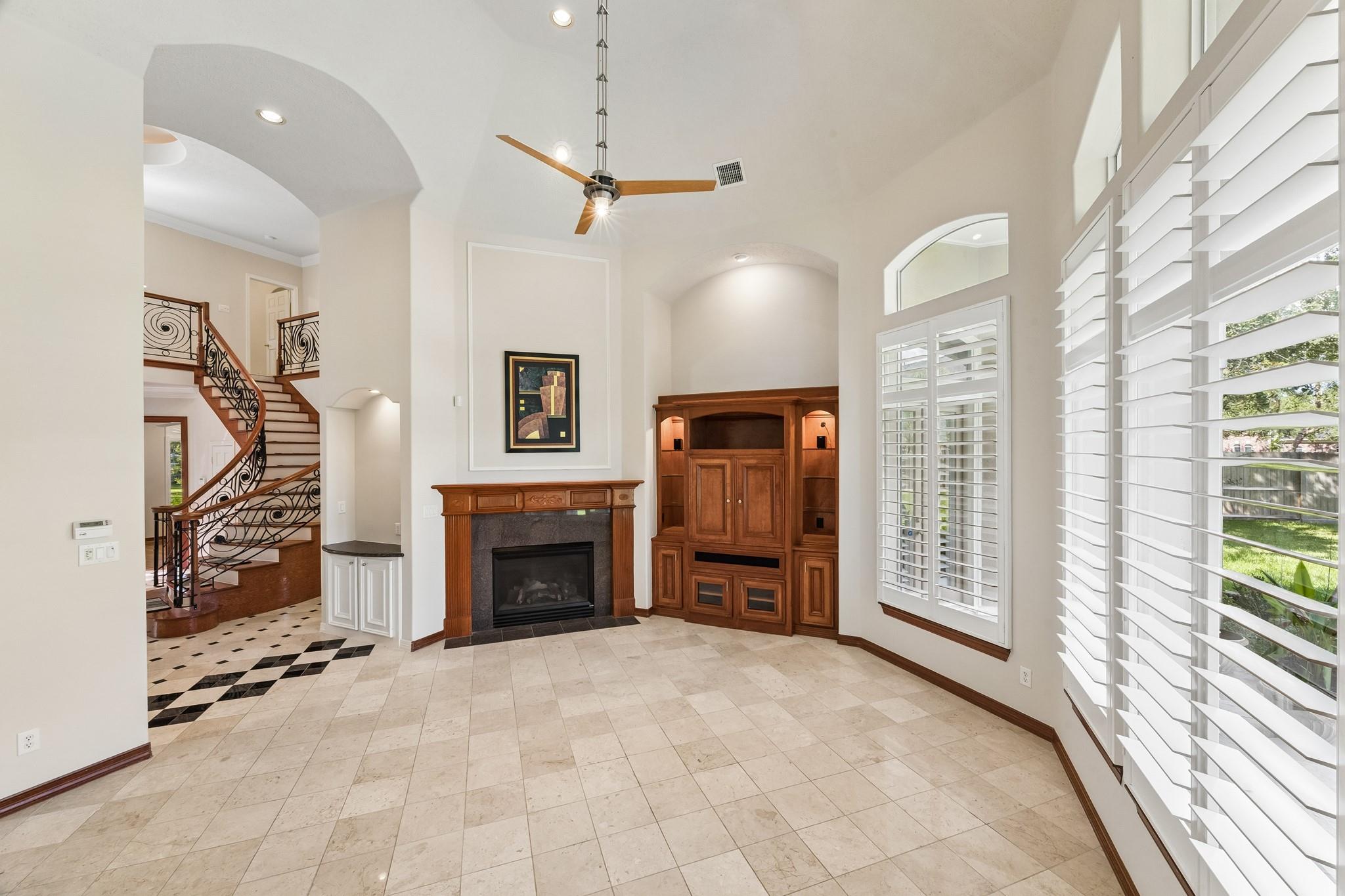 2731 Lakecrest Drive