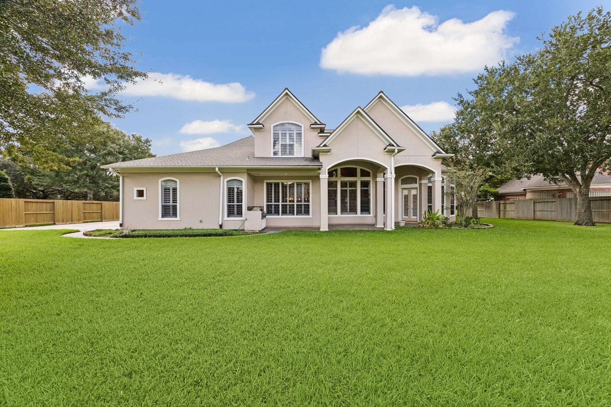 2731 Lakecrest Drive