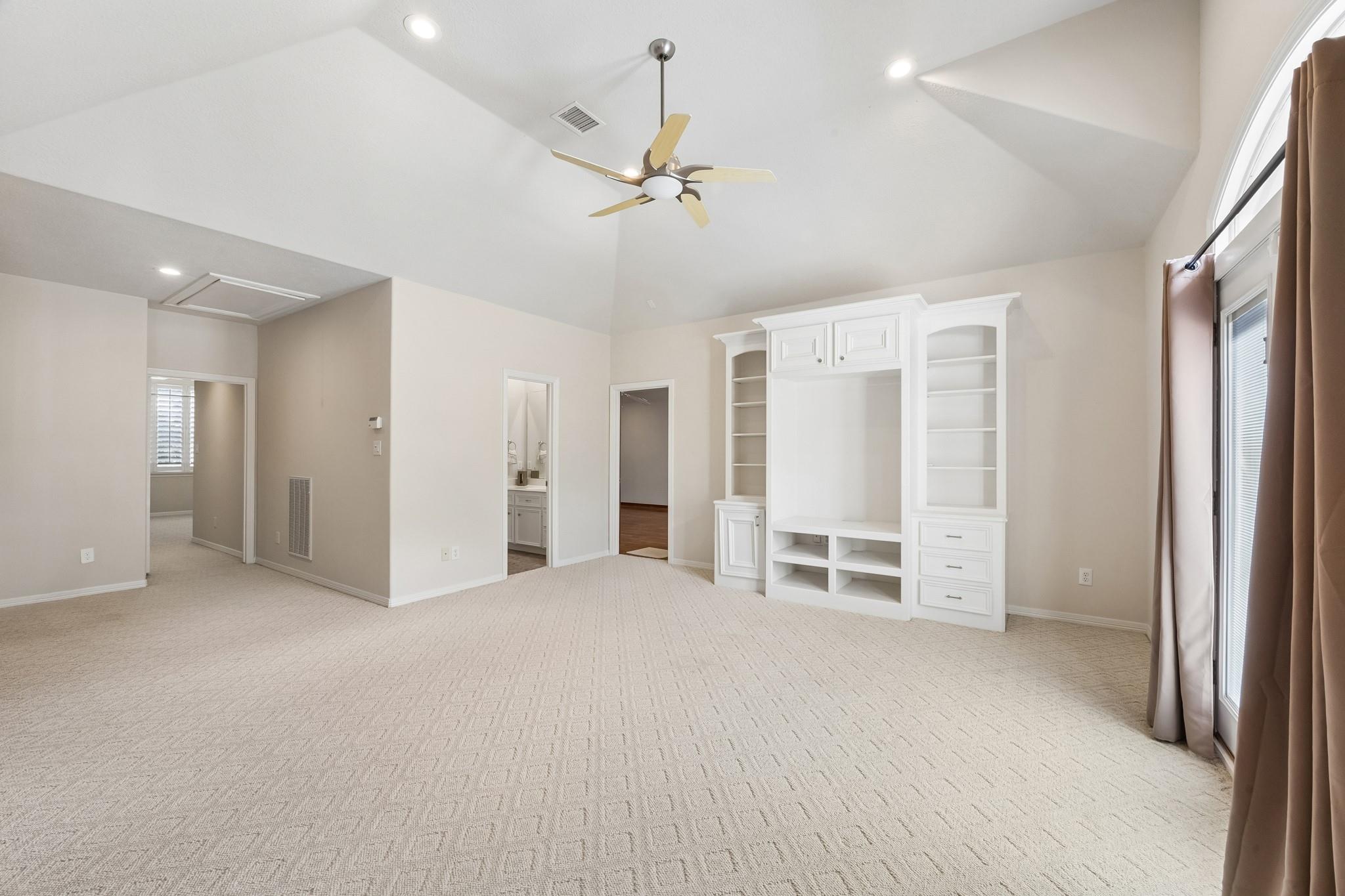 2731 Lakecrest Drive
