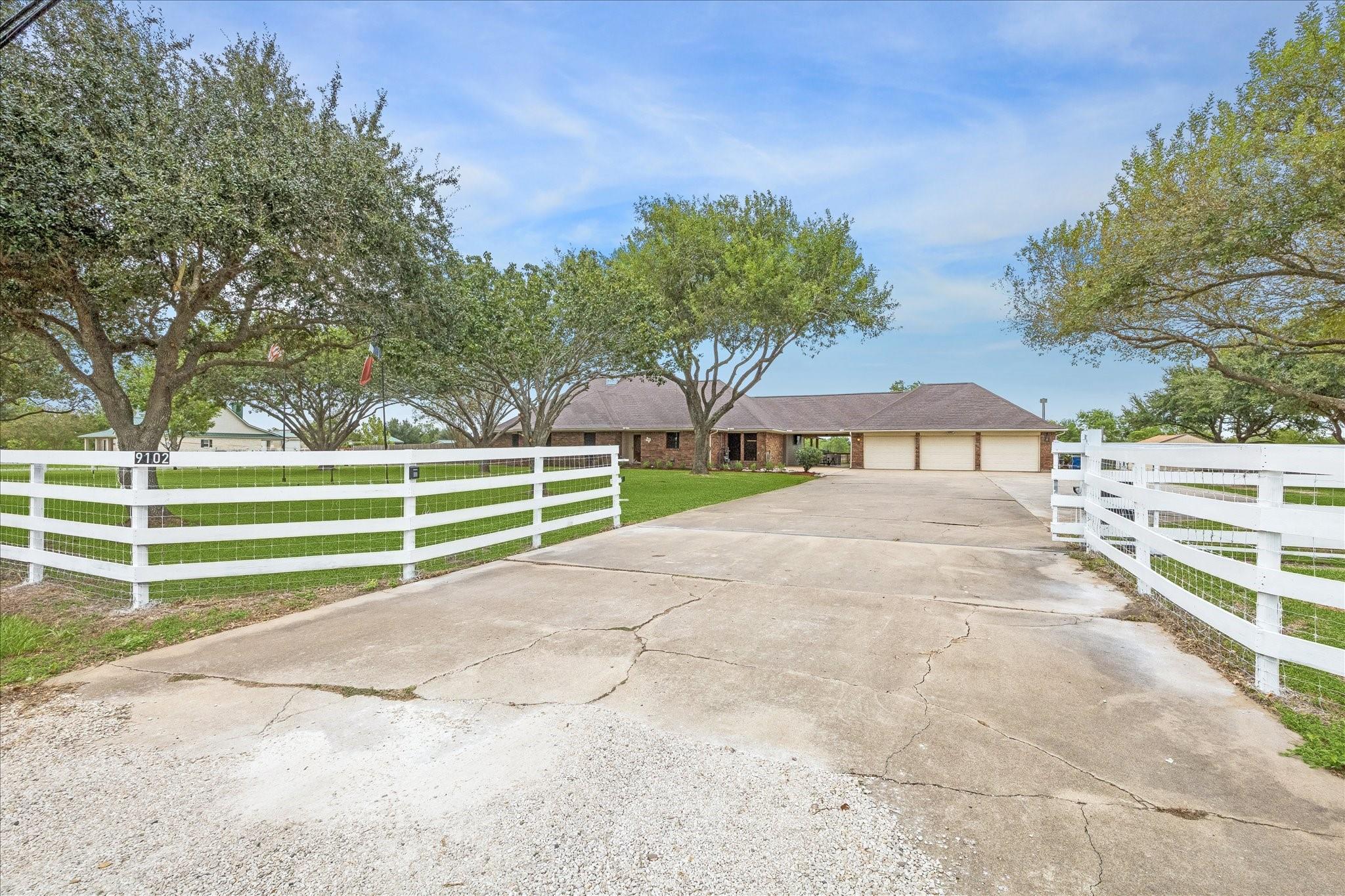 9102 N Humble Camp Road Dickinson TX